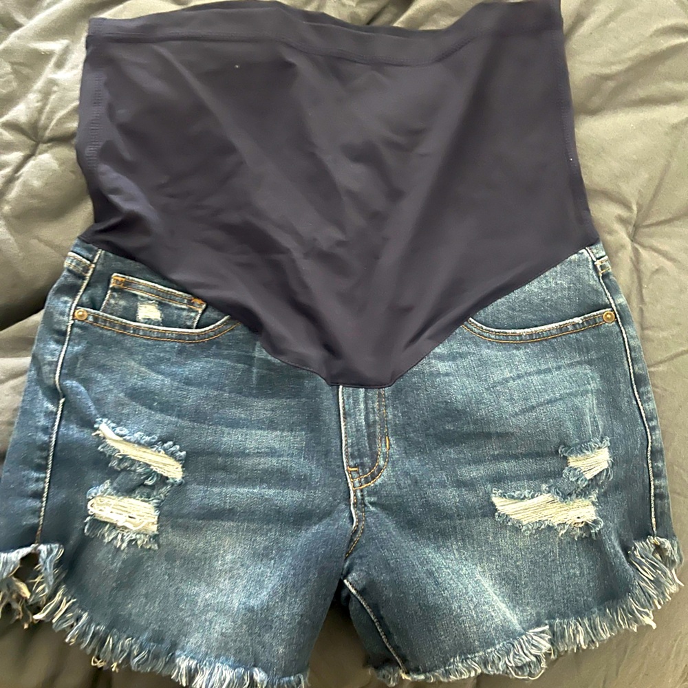 NWOT pinkblush maternity shorts
